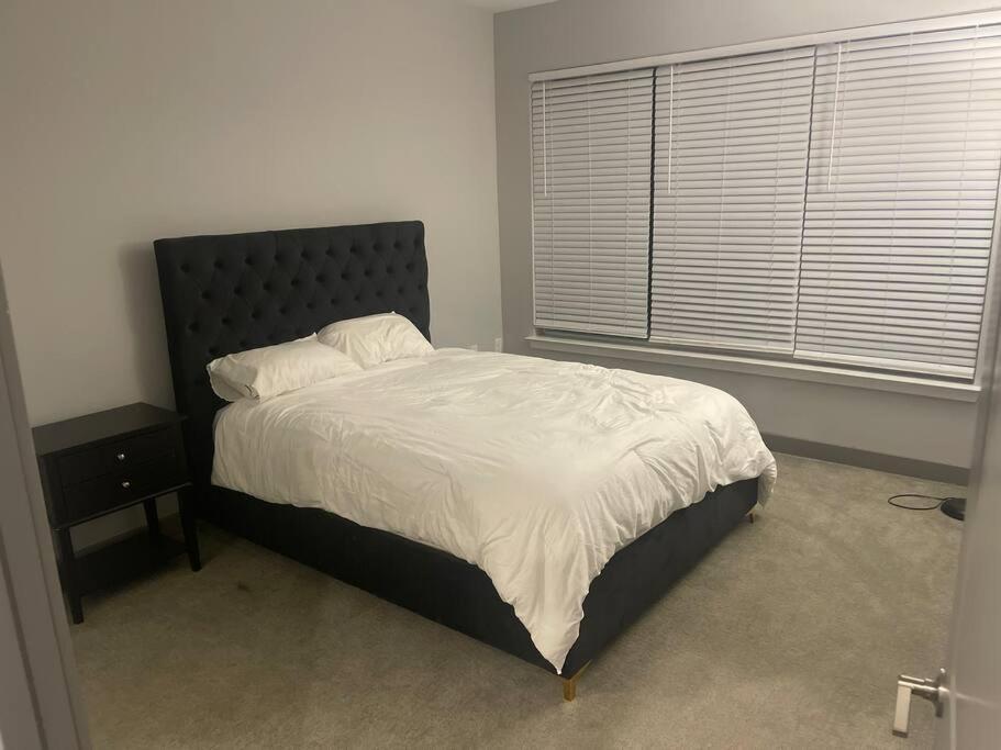 Luxurious & Spacious 1 Bedroom Hampton Bagian luar foto