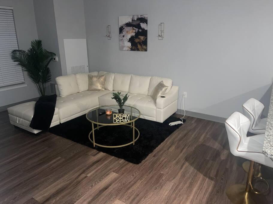 Luxurious & Spacious 1 Bedroom Hampton Bagian luar foto